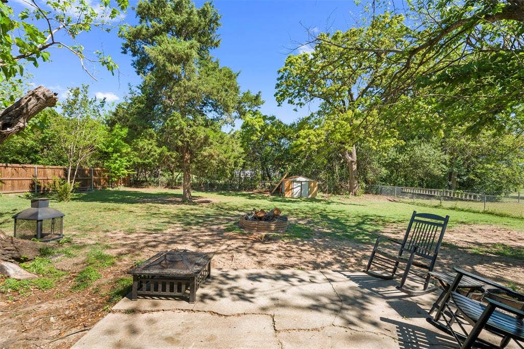 602 Colonial Drive, Athens, TX 75751 back yard