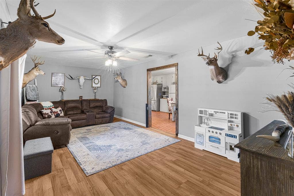 602 Colonial Drive, Athens, TX 75751 Living room