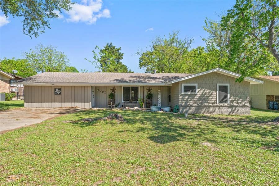 Property photo for 602 Colonial Drive, Athens, TX