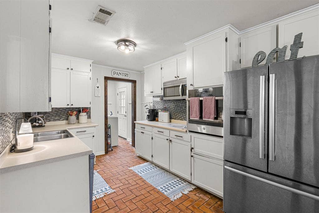 602 Colonial Drive, Athens, TX 75751 Ktichen
