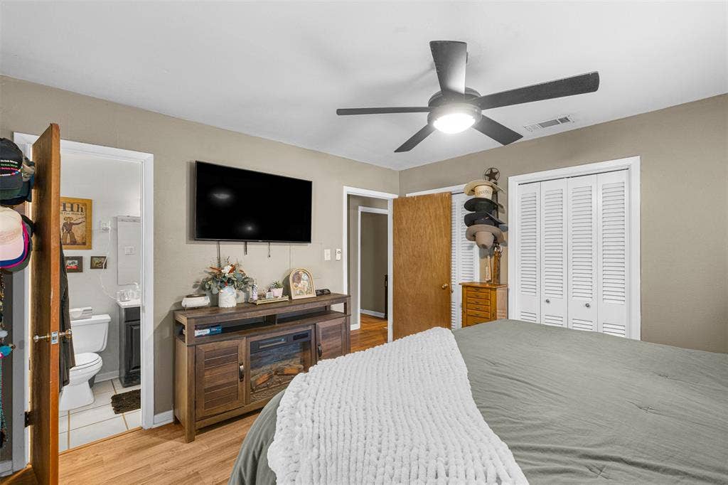 602 Colonial Drive, Athens, TX 75751 Primary bedroom ensuite