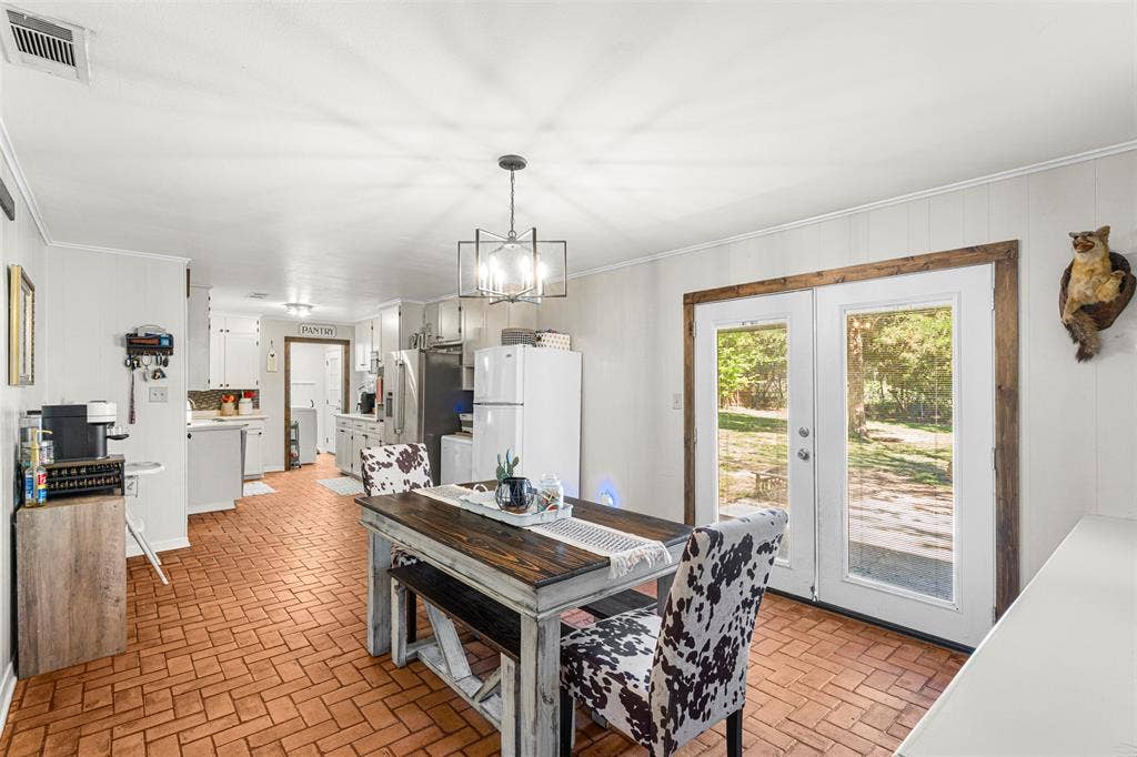 602 Colonial Drive, Athens, TX 75751 Dining area