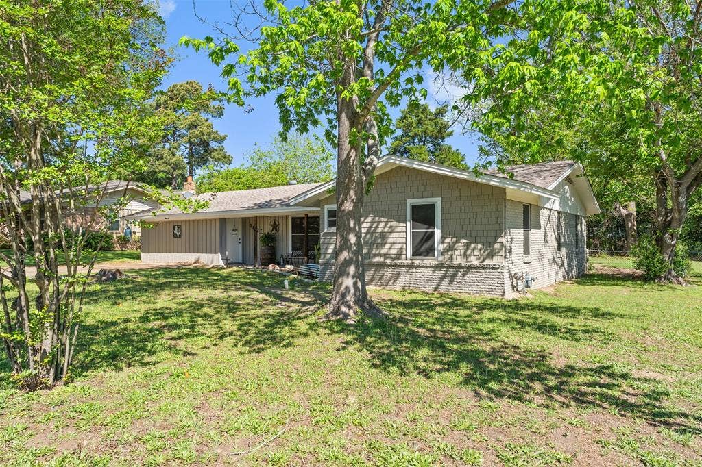 602 Colonial Drive, Athens, TX 75751 Side view