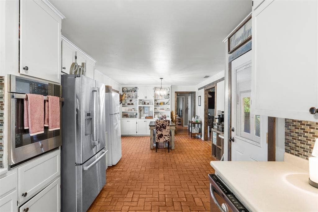 602 Colonial Drive, Athens, TX 75751 Ktichen