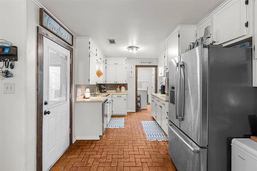 602 Colonial Drive, Athens, TX 75751 Kitchen