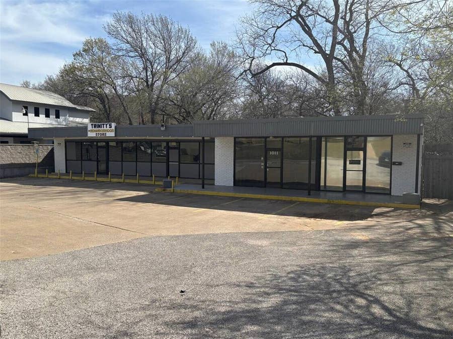 Property photo for 1009 N Bowen Road, Arlington, TX