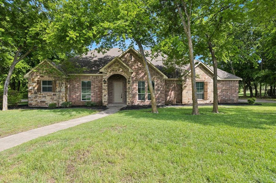 Property photo for 1151 Ashemore Court, Midlothian, TX