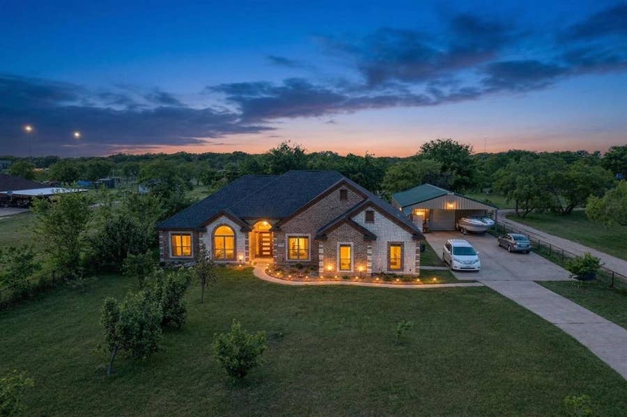 Property photo for 9807 Silver Creek Drive, Scurry, TX