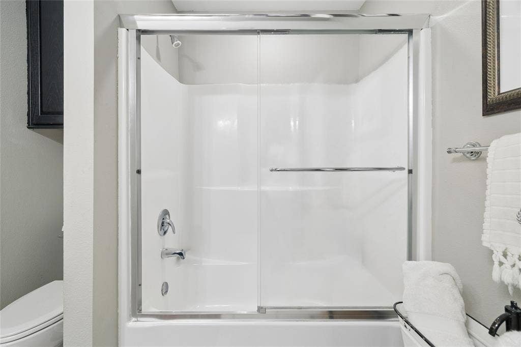 25 Starview Drive, Star Harbor, TX 75148 Bathroom with toilet and combined bath / shower with glass door