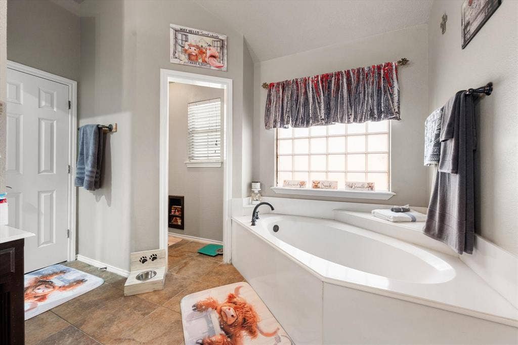 2800 Coventry Road, Crowley, TX 76036 2800 Coventry Road, Crowley, TX 76036