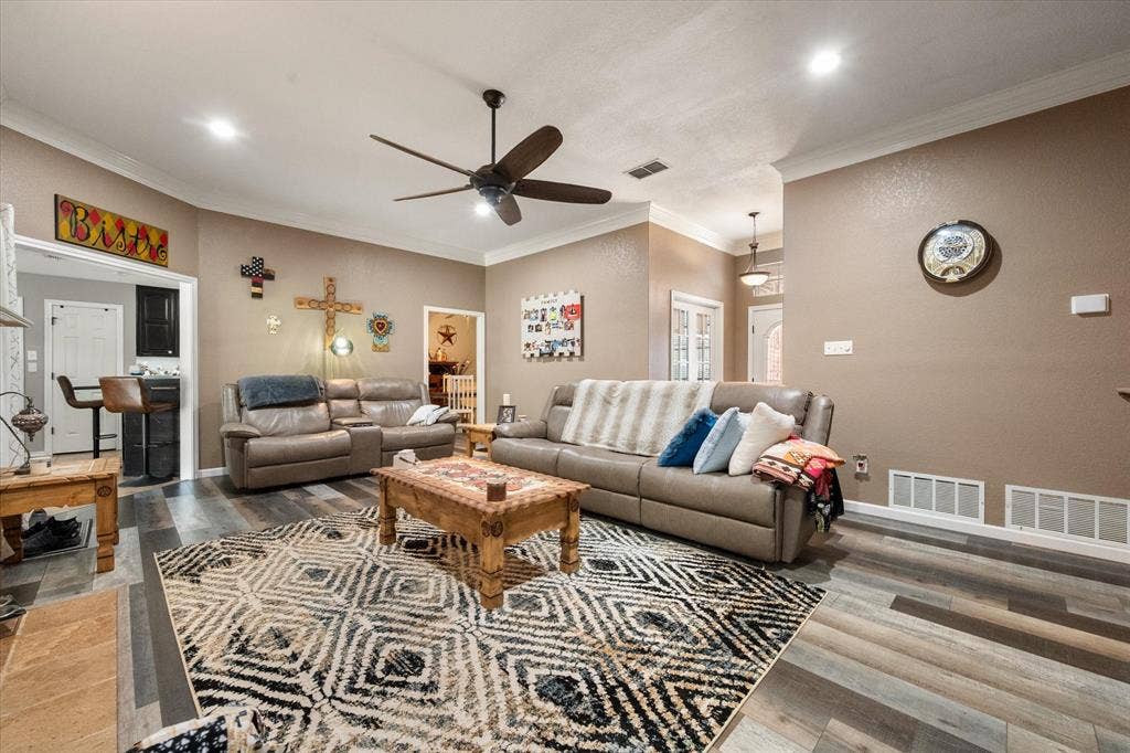 2800 Coventry Road, Crowley, TX 76036 2800 Coventry Road, Crowley, TX 76036