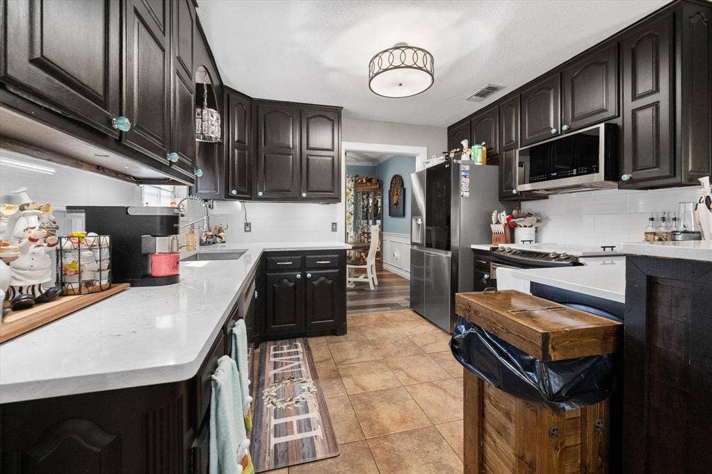 2800 Coventry Road, Crowley, TX 76036 2800 Coventry Road, Crowley, TX 76036
