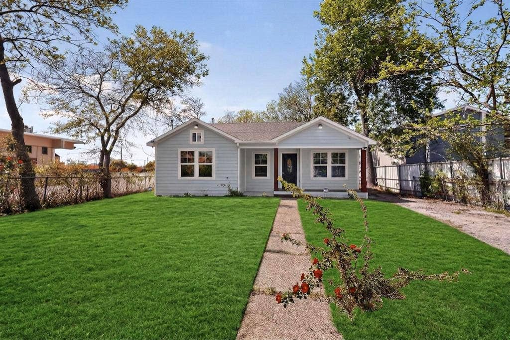 View of front of house with a porch