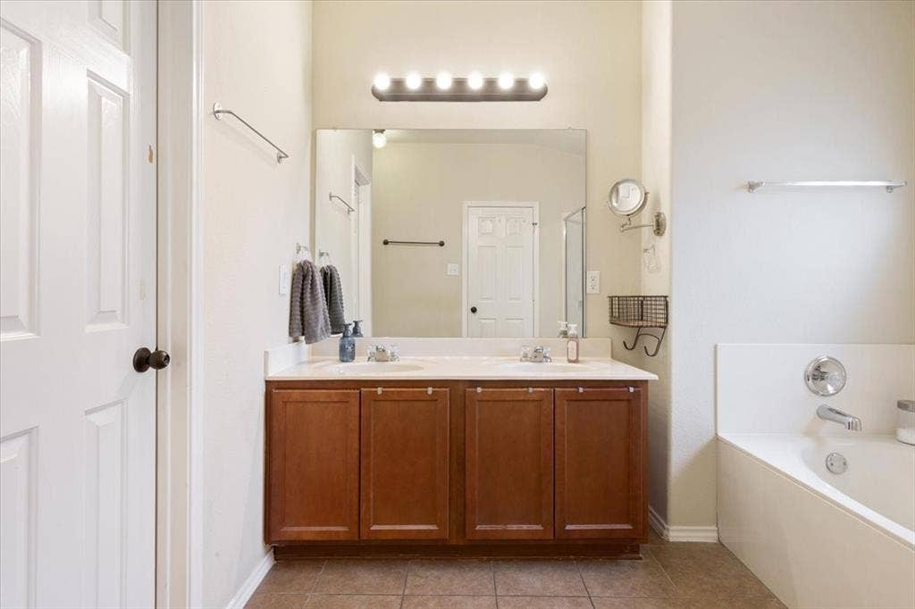6717 Cold Water Drive, Waco, TX 76712 6717 Cold Water Drive, Waco, TX 76712