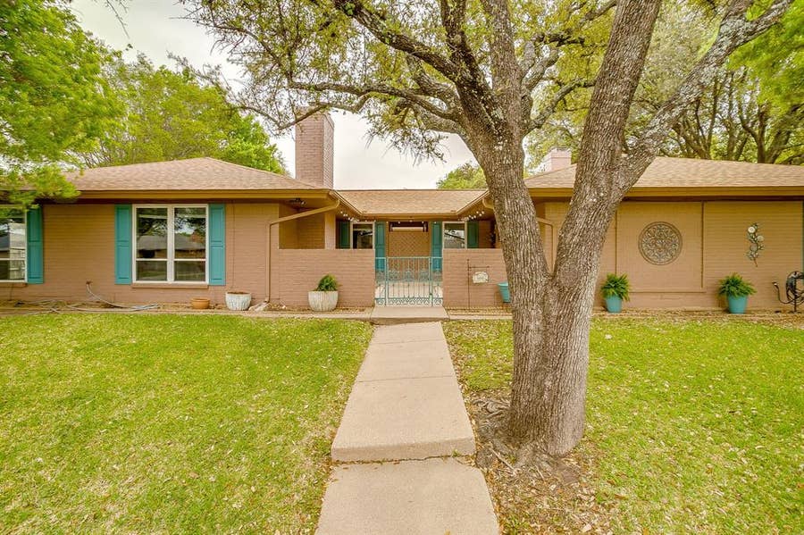 Property photo for 5011 Ledgestone Drive, Fort Worth, TX