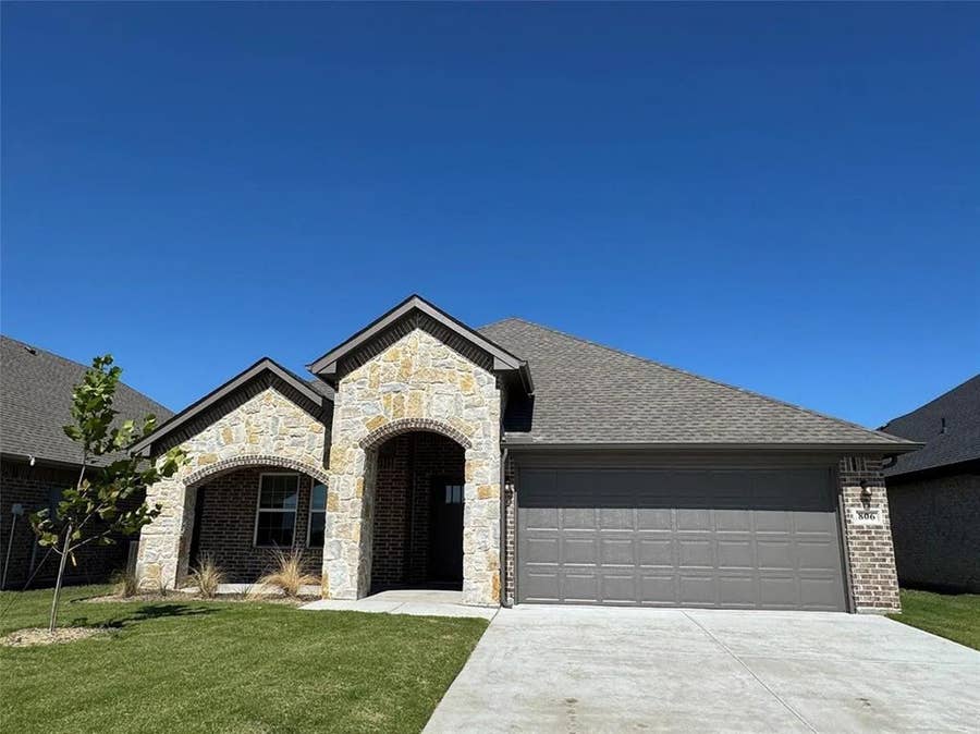 Property photo for 806 Greyson Lane, Greenville, TX
