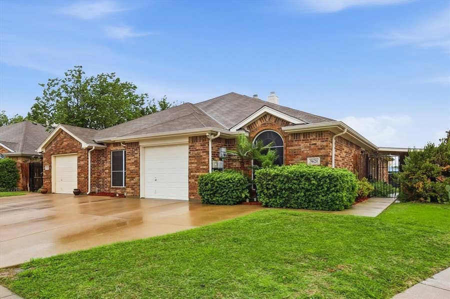 Property photo for 5621 Swords Drive, Fort Worth, TX