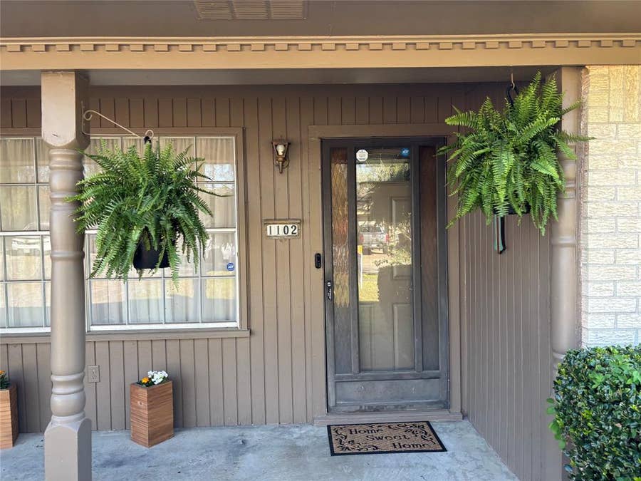 Property photo for 1102 Anthony Drive, Ennis, TX