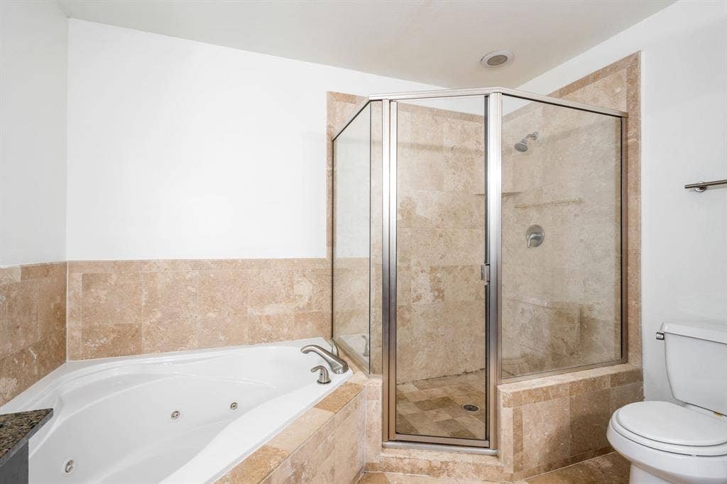 5806 Birchbrook Drive, #103, Dallas, TX 75206 primary bath