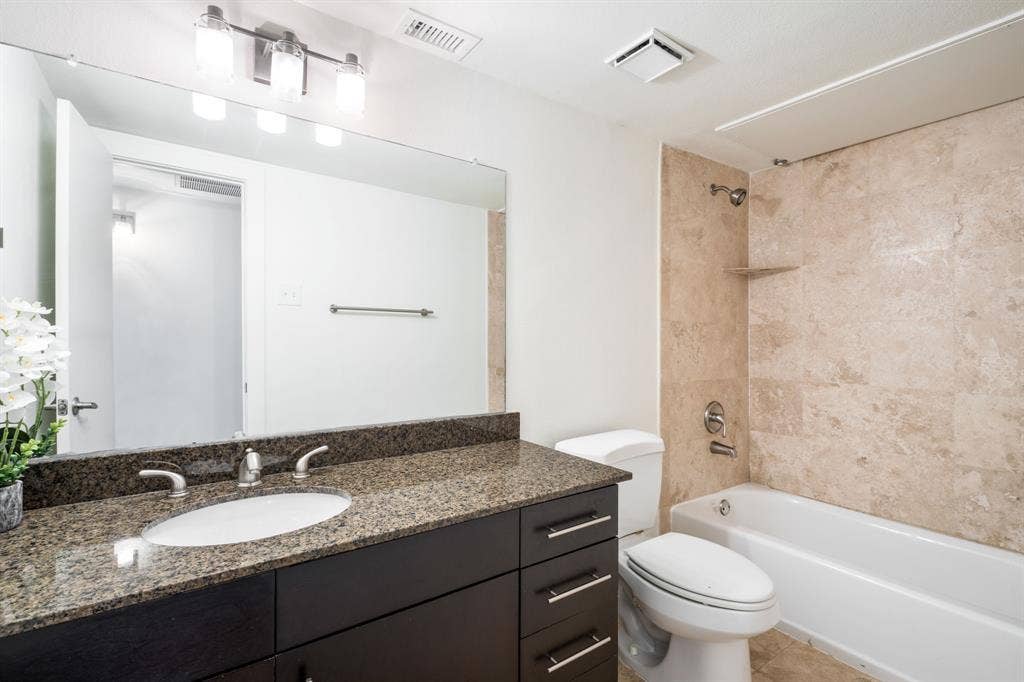 5806 Birchbrook Drive, #103, Dallas, TX 75206 full bath
