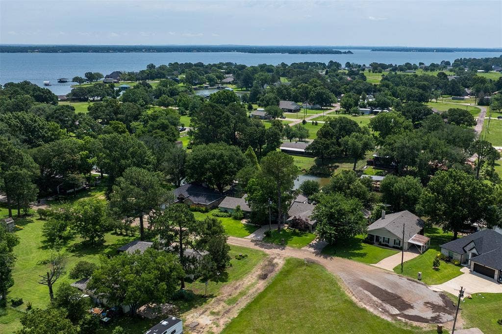 471 Stirrup Ranch Road, Trinidad, TX 75163 Beautiful large trees