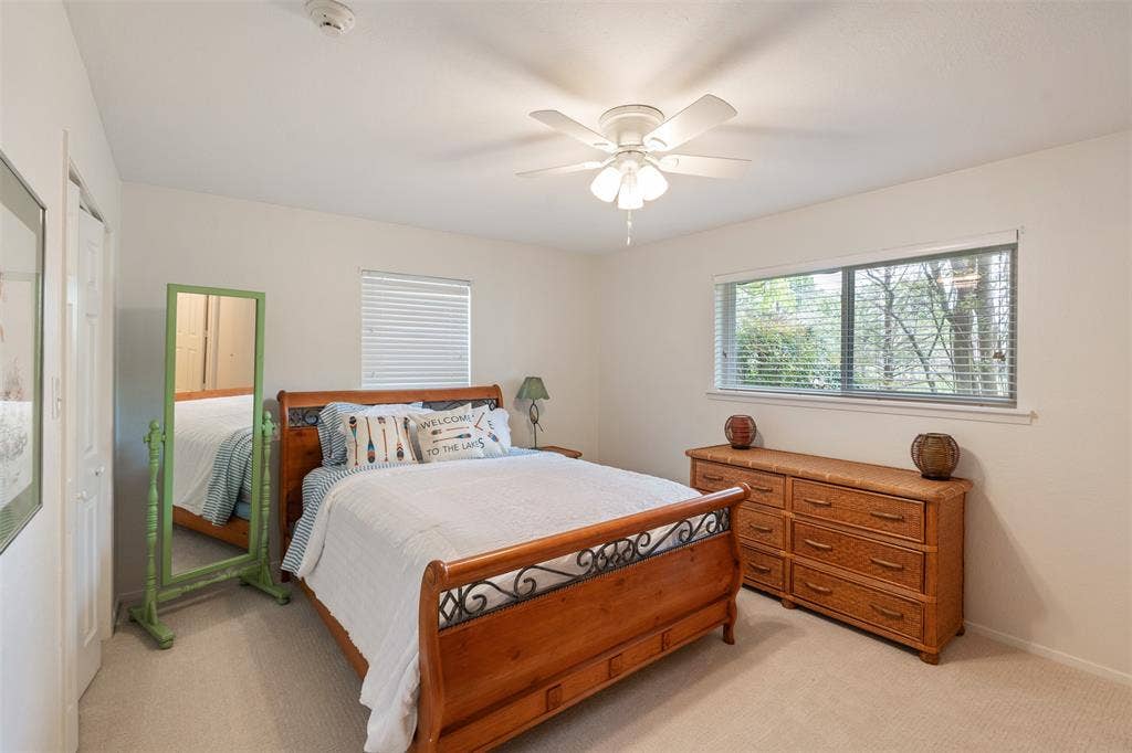 471 Stirrup Ranch Road, Trinidad, TX 75163 Second primary suite with adjacent bath