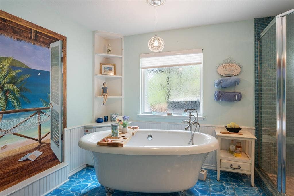 471 Stirrup Ranch Road, Trinidad, TX 75163 Jetted clawfoot tub