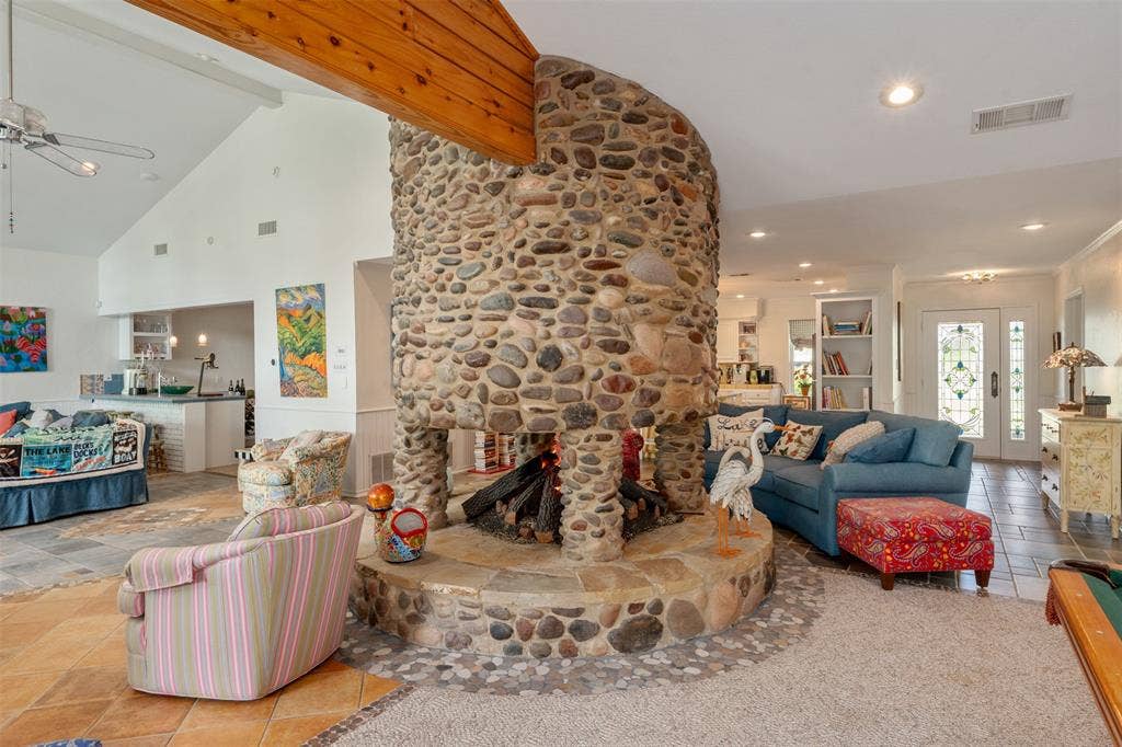 471 Stirrup Ranch Road, Trinidad, TX 75163 Fireplace in the center of the great room