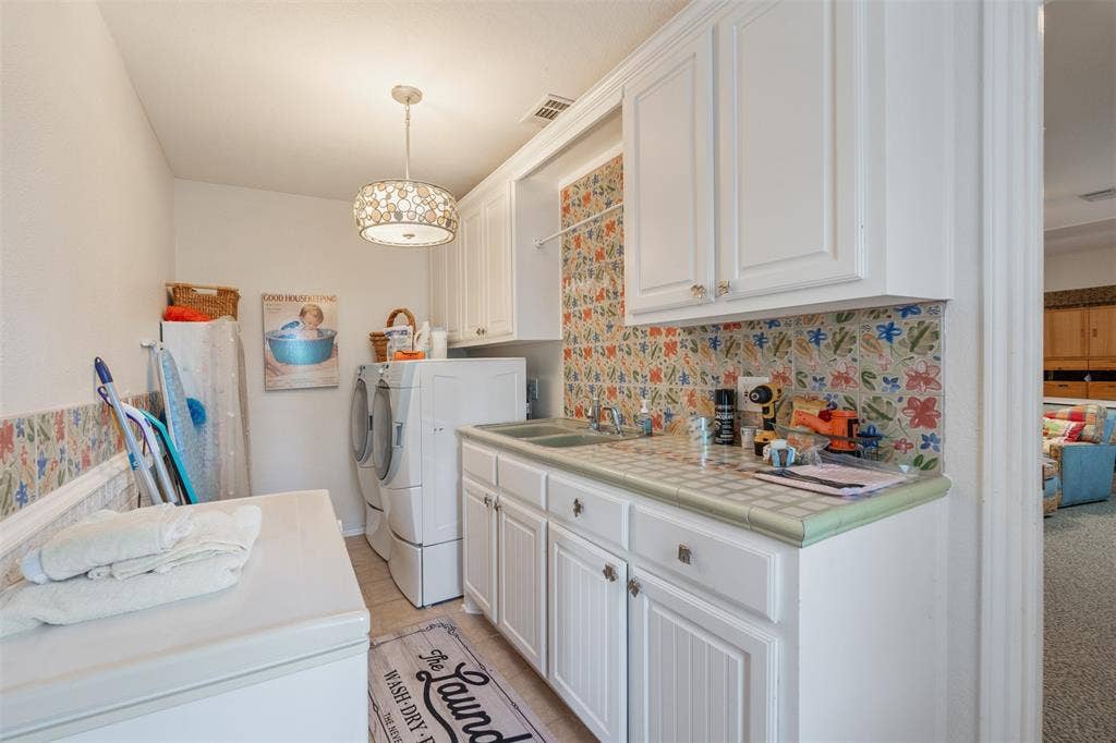 471 Stirrup Ranch Road, Trinidad, TX 75163 Full size laundry with deep freeze