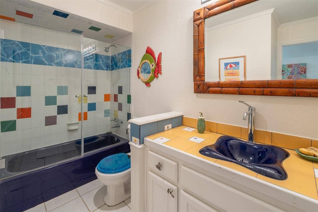471 Stirrup Ranch Road, Trinidad, TX 75163 Hall bath