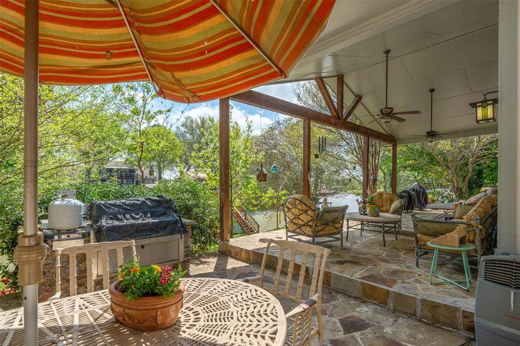 471 Stirrup Ranch Road, Trinidad, TX 75163 Back Patio Dining with Built-in Grill