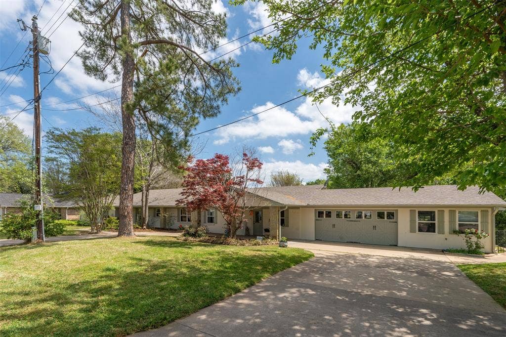 471 Stirrup Ranch Road, Trinidad, TX 75163 2 car attached garage, porte cochere, RV hookup