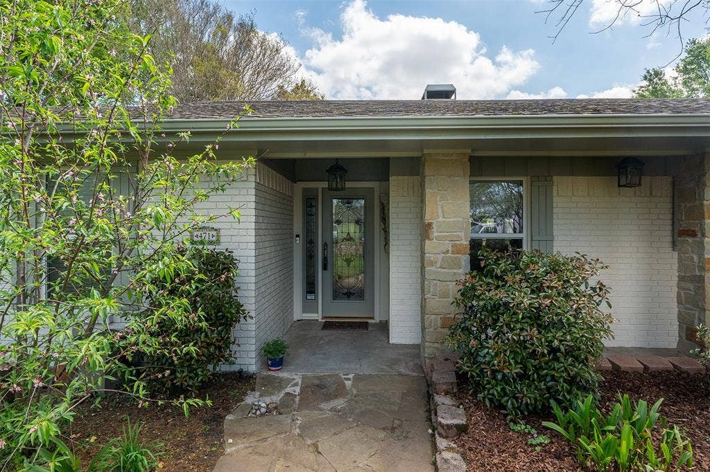 471 Stirrup Ranch Road, Trinidad, TX 75163 Front door - Pella decorative door with sidelights