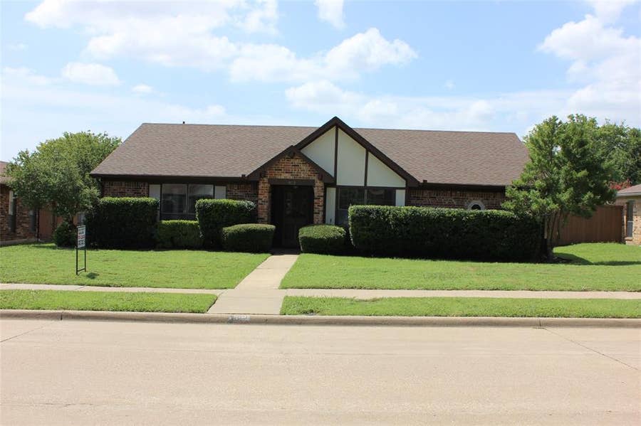 Property photo for 812 Shannon Drive, Plano, TX