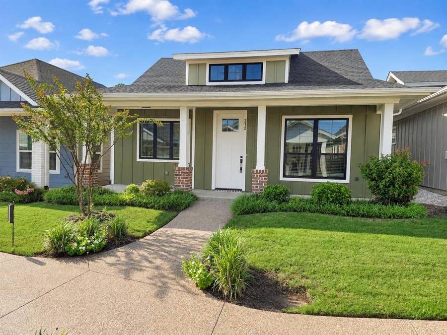 Property photo for 312 Woodside Trail, Waxahachie, TX