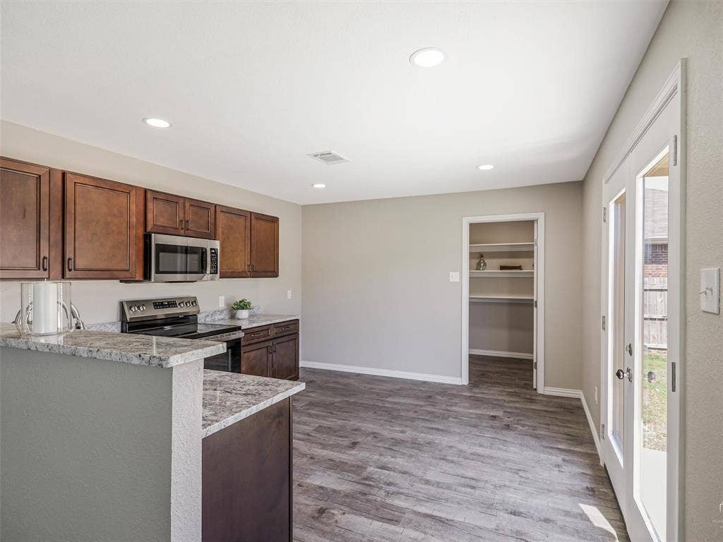 316 Spurlock Drive, Krum, TX 76249