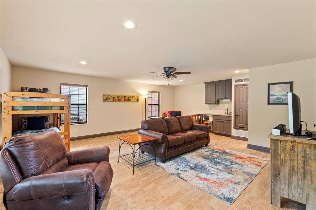 122 Lake Terrace Drive, Mabank, TX 75156 Guest house main floor bonus room with wet bar and full bath