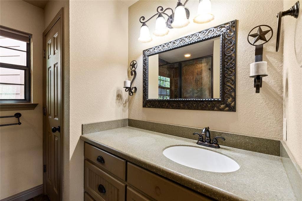 122 Lake Terrace Drive, Mabank, TX 75156 Main house primary bath
