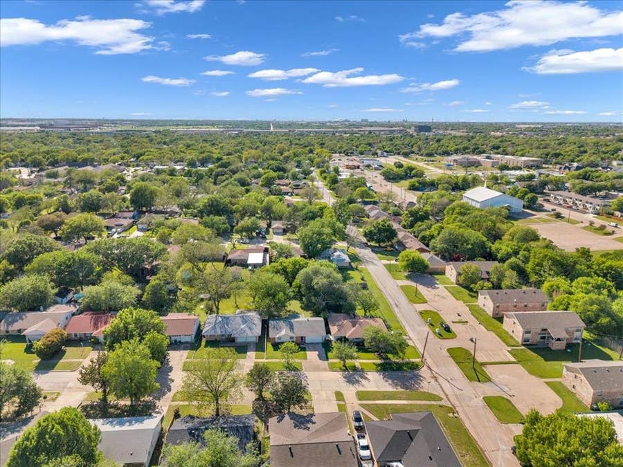 Property photo for 905 SE 3rd Street, Grand Prairie, TX