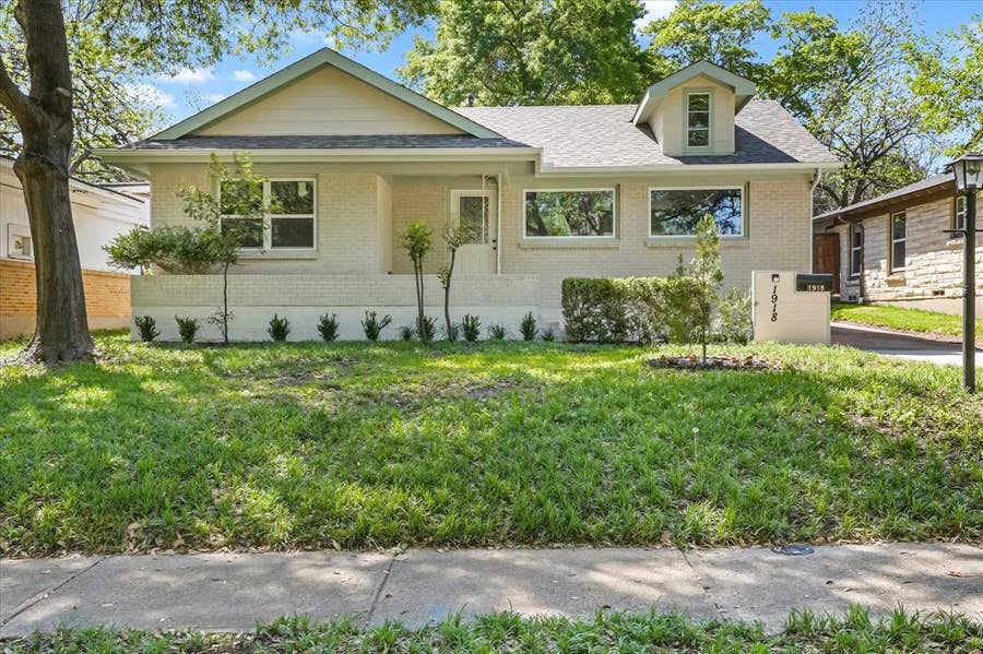 Property photo for 1918 Elmwood Boulevard, Dallas, TX