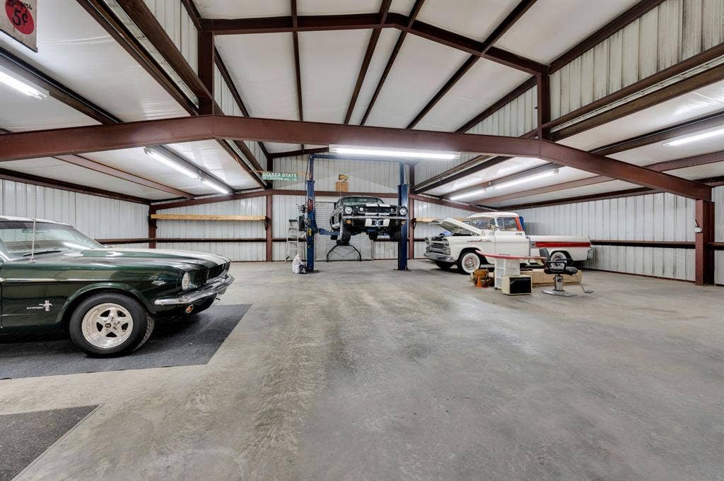Oversized workshop with high ceilings and ample workspace.