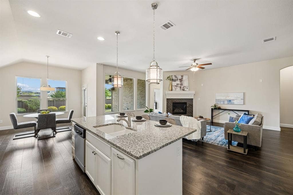 4424 Hazeltine Hills Drive, Celina, TX 75009 4424 Hazeltine Hills Drive, Celina, TX 75009