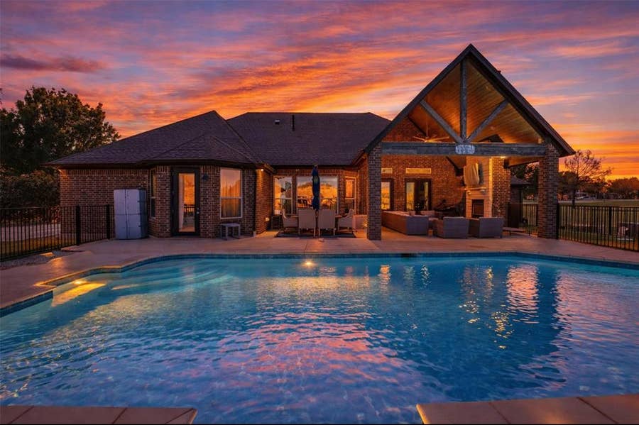 Property photo for 2009 Tree Top Court, Granbury, TX