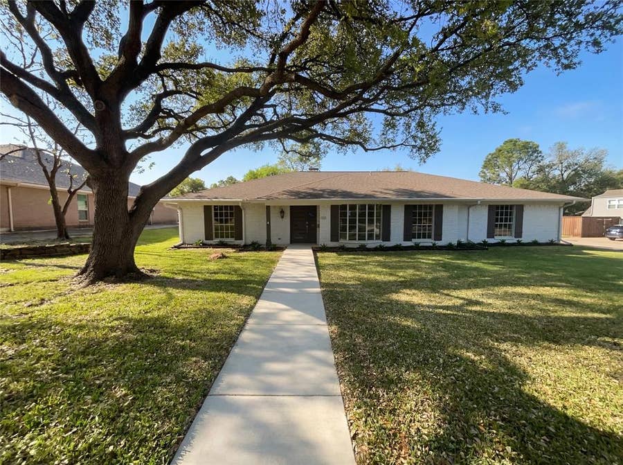 Property photo for 2800 N Surrey Drive, Carrollton, TX