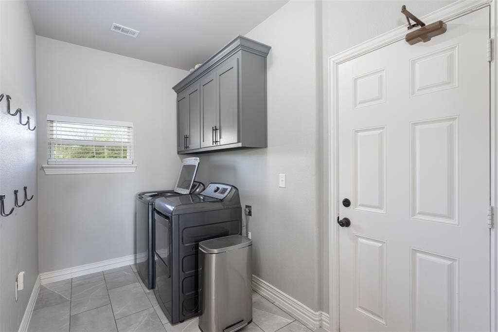 1538 Fm 36 N, Farmersville, TX 75442 Located off the kitchen, this utility room is located in a perfect spot.