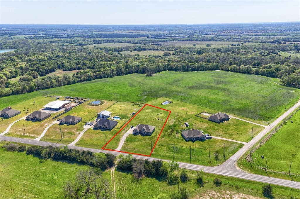 1538 Fm 36 N, Farmersville, TX 75442 With approx. 1.5 acres nestled in the country, you have room to roam. Your next home truly represents greener pastures.