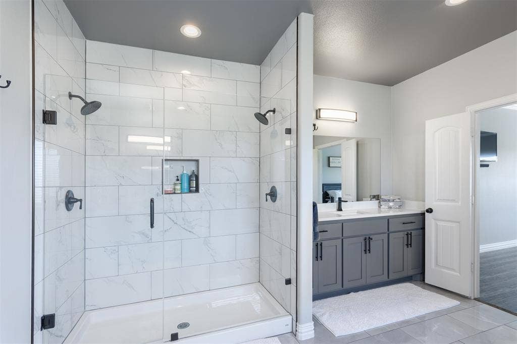 1538 Fm 36 N, Farmersville, TX 75442 Spa like bath and shower....It can be yours.
