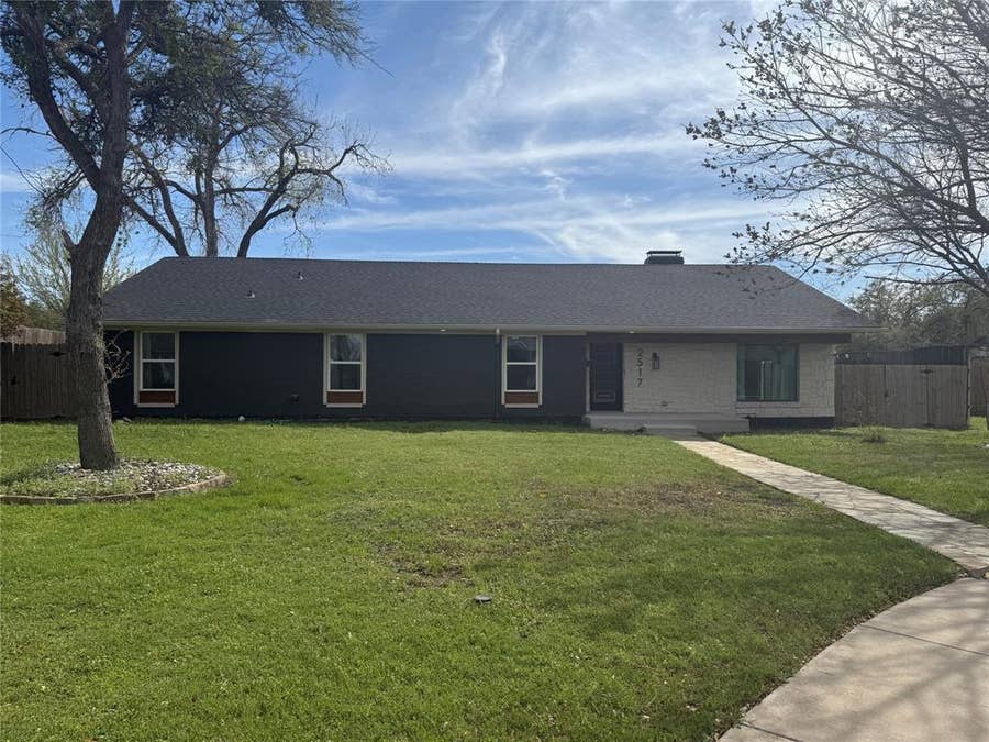 Property photo for 2517 Canterbury Court, Carrollton, TX