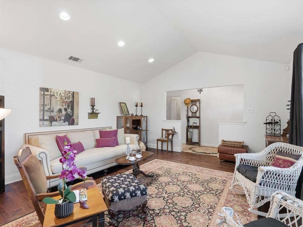 5320 Elkridge Drive, Dallas, TX 75227 5320 Elkridge Drive, Dallas, TX 75227
