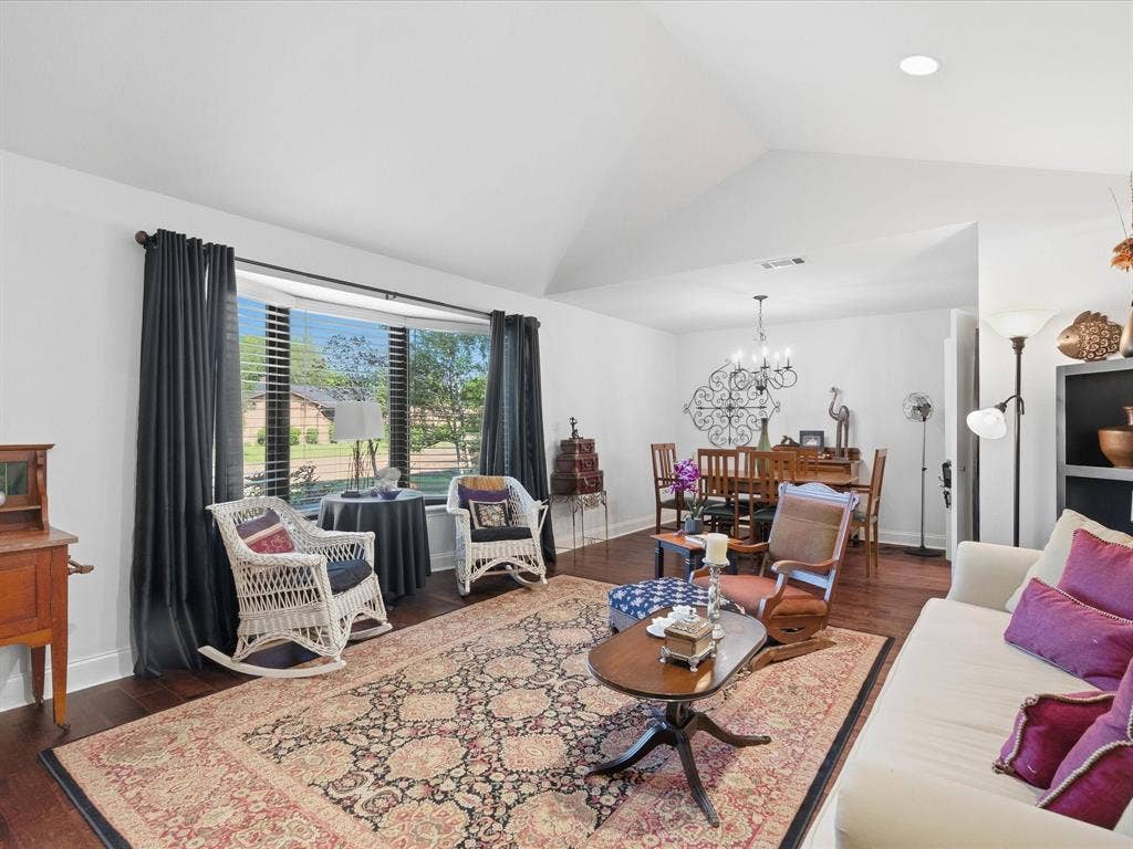 5320 Elkridge Drive, Dallas, TX 75227 5320 Elkridge Drive, Dallas, TX 75227